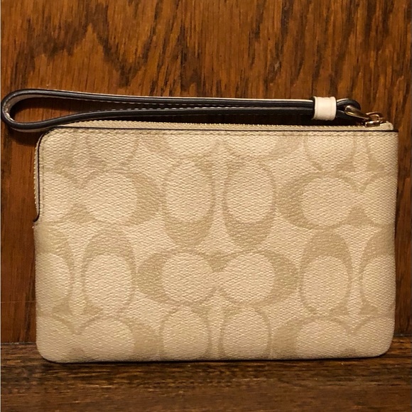 NWT-Coach-Corner Zip Wristlet-Signature Canvas & Heart ❤️ Print-$88 - Picture 2 of 8